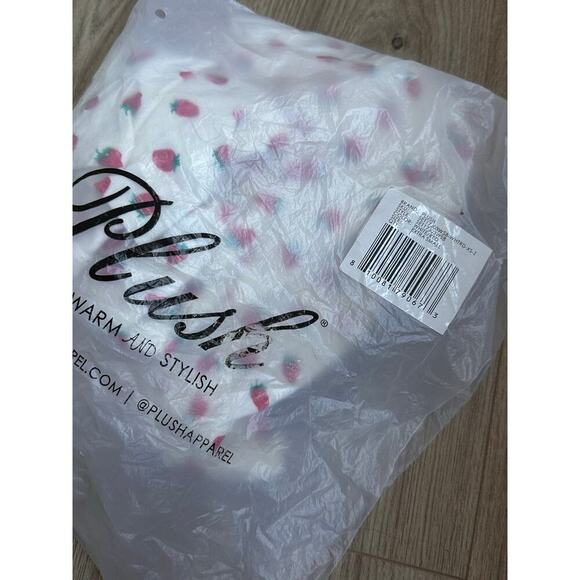 NEW NWT Plush Revolve Strawberry 3 Piece Pajama set size Xs - Picture 3 of 6